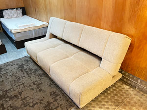 柔らかな座り心地でゆっくりと寛げるソファ