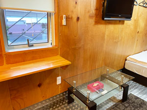 窓から光が差し込む、使いやすい室内スペース